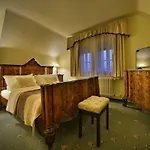 Hotel U 3 Pstrosu Praag