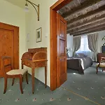 U 3 Pstrosu Hotel