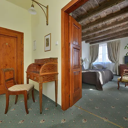 U 3 Pstrosu Hotel