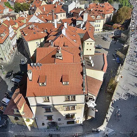 U 3 Pstrosu Praga