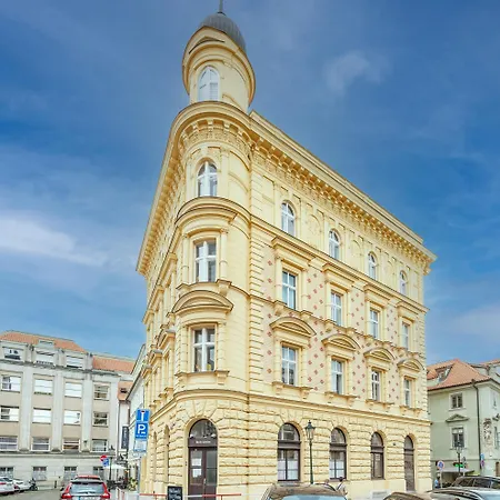 Hotell U 3 Pstrosu 4*