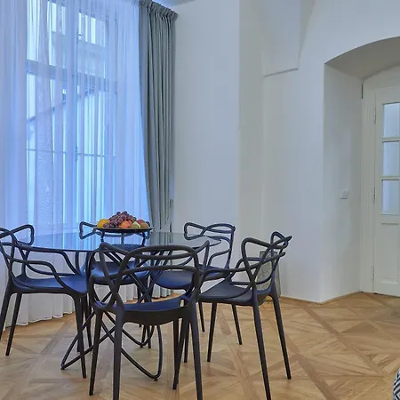 Hotell U 3 Pstrosu 4*