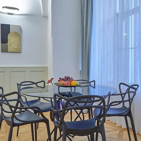 U 3 Pstrosu 4* Prag