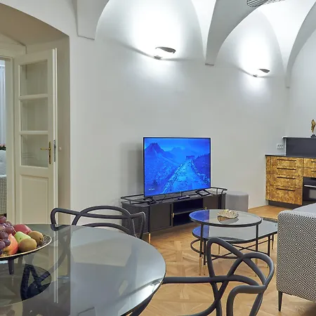 U 3 Pstrosu Hotel Prag