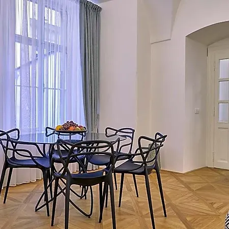 U 3 Pstrosu Praha