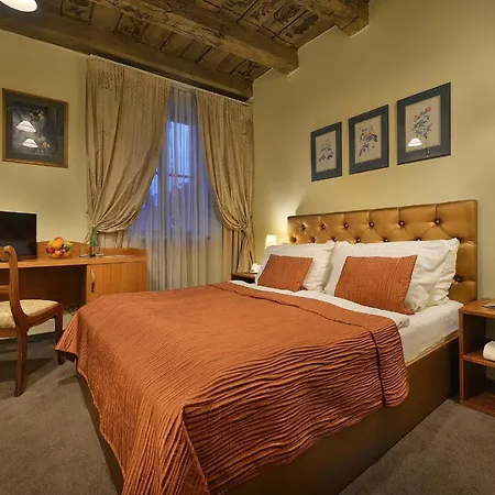 Hotell U 3 Pstrosu