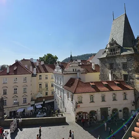 U 3 Pstrosu Szálloda 4*