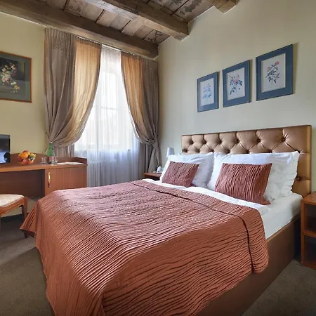 U 3 Pstrosu Hotell 4*