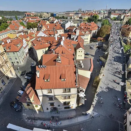 U 3 Pstrosu Prague