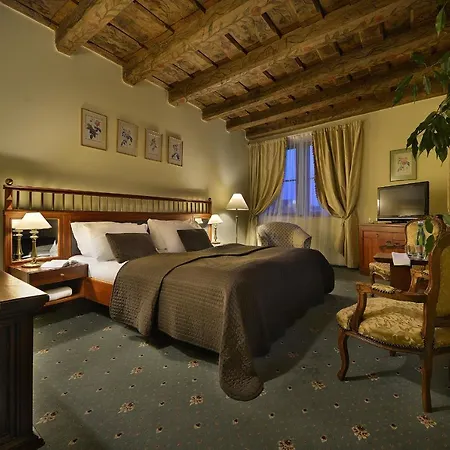 Hotell U 3 Pstrosu 4*