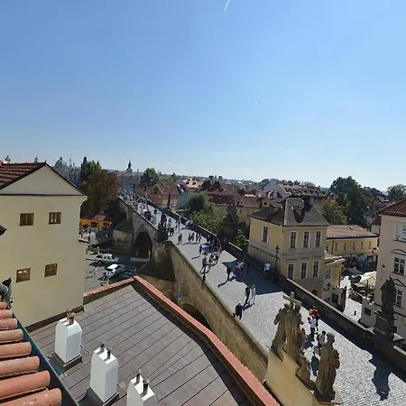 U 3 Pstrosu Szálloda 4*