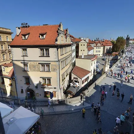 U 3 Pstrosu Hotel Prag