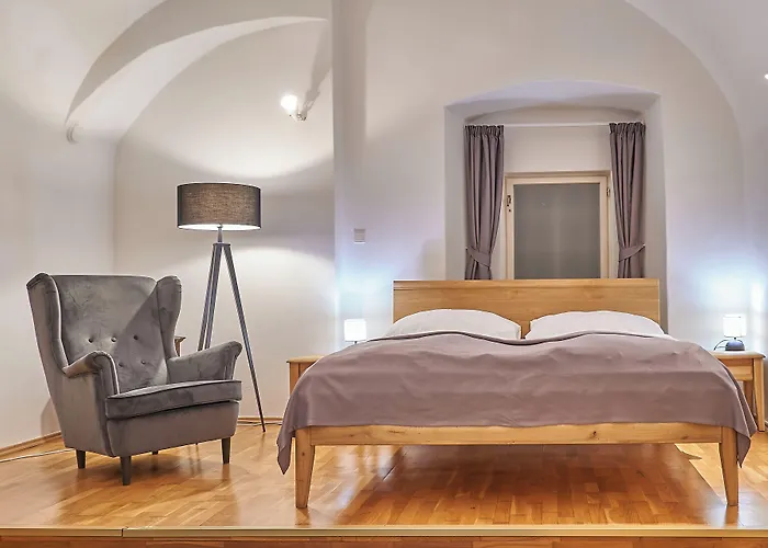 U 3 Pstrosu 4* Prague