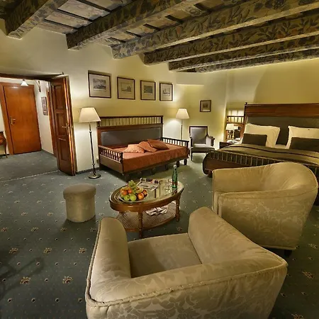 Hotell U 3 Pstrosu Prag