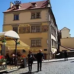 U 3 Pstrosu Hotell 4*