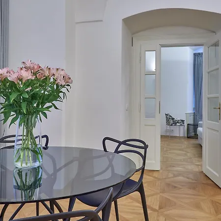 Hotel U 3 Pstrosu Praga