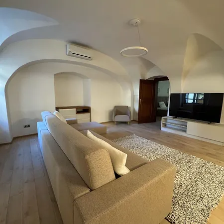 U 3 Pstrosu Praga