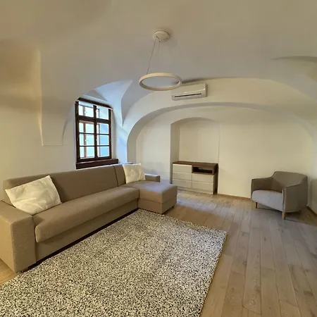 U 3 Pstrosu 4* Praga
