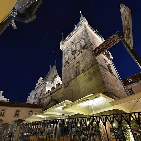 U 3 Pstrosu Hotel Praga